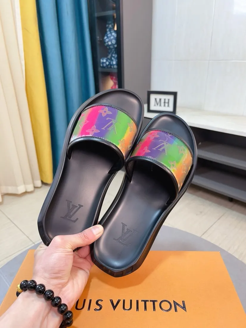 Men's shoes 💰260🌹🌹 (lv-Louis Vuitton) new men's sandals, high-end boutique, exquisite embossed logo decoration on the upper, fine workmanship, super soft soles, casual, loose and comfortable, a must-have in summer! \nsize：38-44